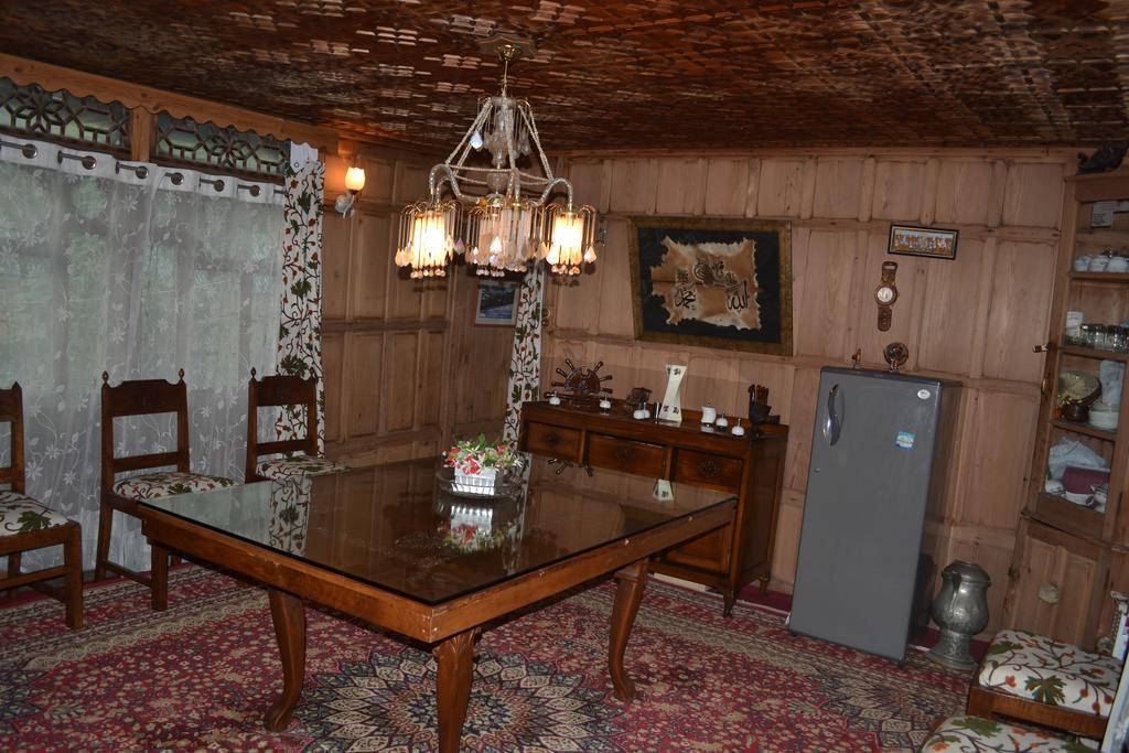 Akbar Group Of Heritage Houseboats Nagin Bagh Стая снимка